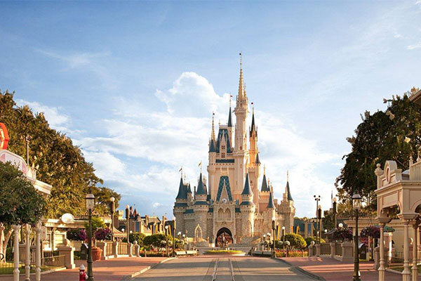 HUM 201: Performance and “The Park” Visitor Experience from Busch Gardens to Walt Disney World