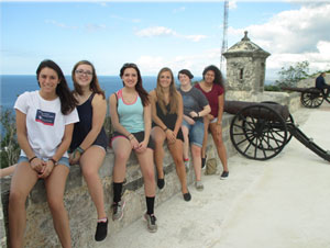 Virginia Wesleyan students in Mexico. January 2016. Anonymous photographer.