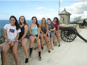 Virginia Wesleyan students in Mexico. January 2016. Anonymous photographer. Virginia Wesleyan students in Mexico. January 2016. Anonymous photographer.