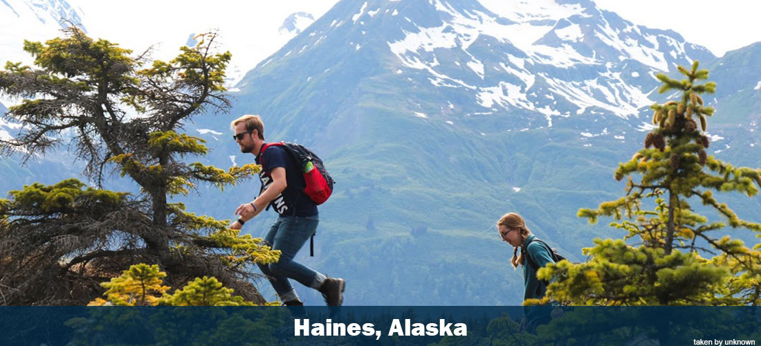 Virginia Wesleyan students hiking in Haines, Alaska