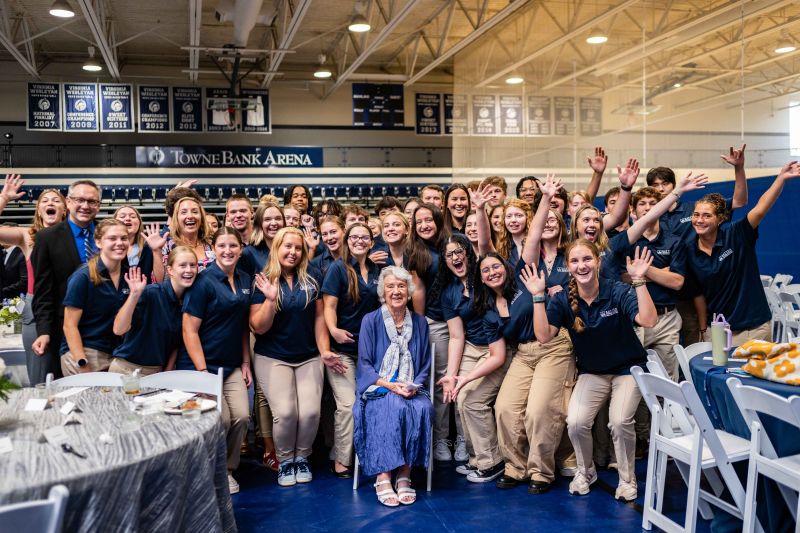 Jane Batten with students from the Batten Honors College